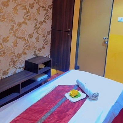 Aroma Therapy Massage in Vile Parle