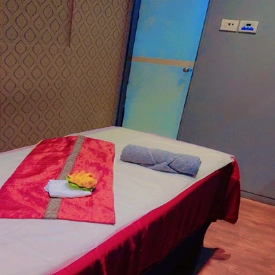 Head & Shoulder Massage in Vile Parle